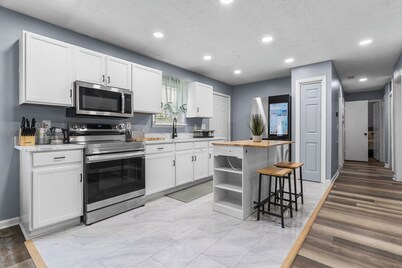 The Spot -Peaceful renovated 3-bedroom Retreat in the Heart of Atlanta AC/Wi-Fi!
