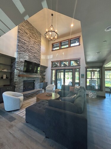 Woodland Whisper Retreat overlooking 17th Greenway~Prospector Golf~Suncadia