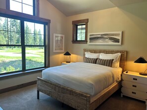 5 bedrooms, iron/ironing board, WiFi, bed sheets