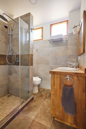 Hair dryer, towels, soap, toilet paper - 2-bedroom poolside condo in wonderful Tamarindo with WiFi, AC (Tamarindo)