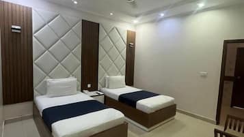 Deluxe Double Room | Soundproofing, iron/ironing board, free WiFi