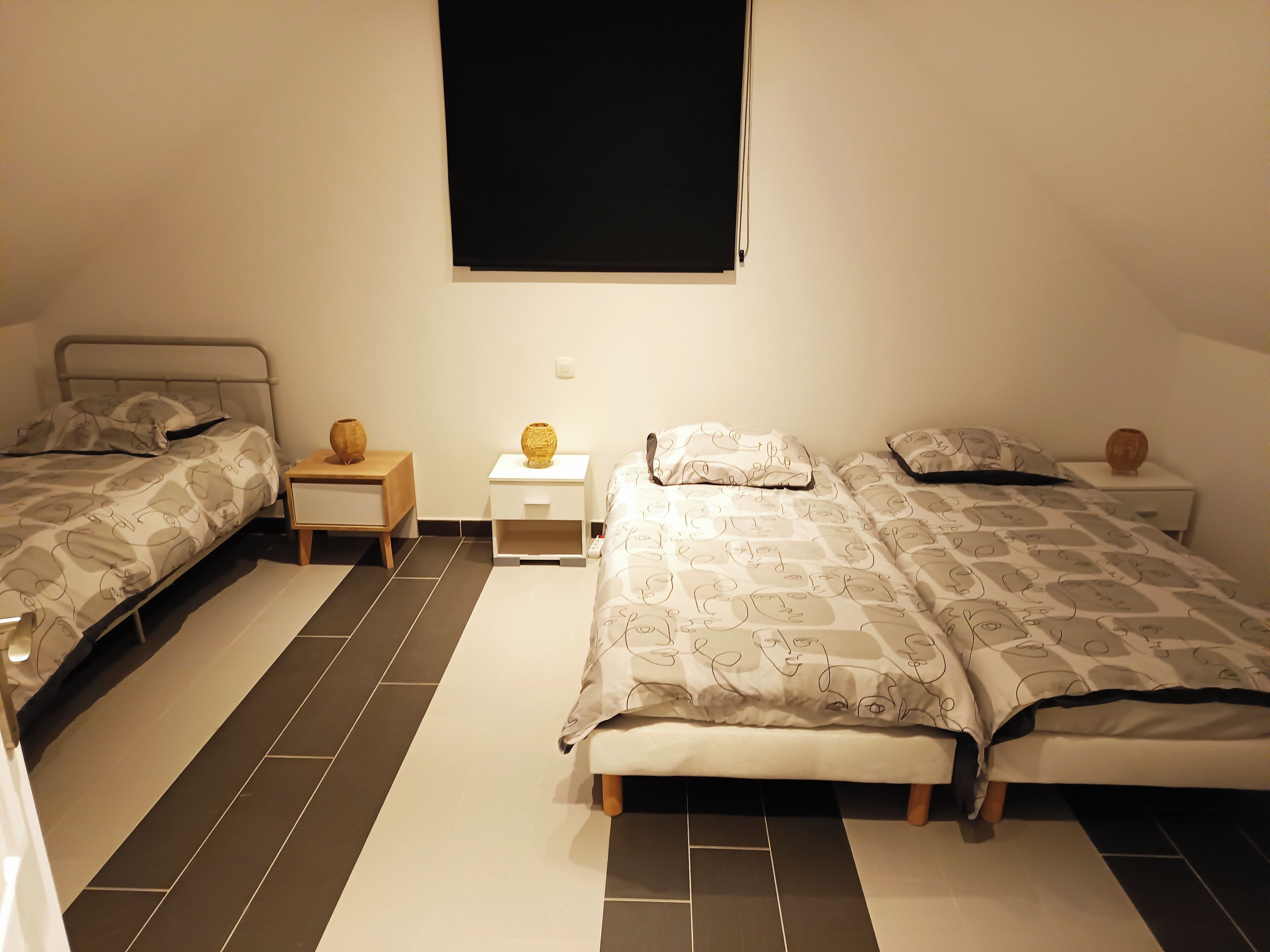 3 quartos, cofres nos quartos, escrivaninha, berço de viagem