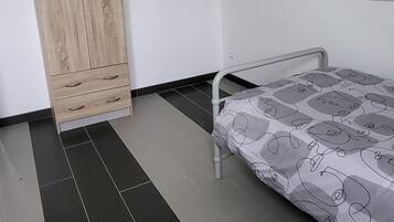 3 bedrooms, in-room safe, desk, travel crib