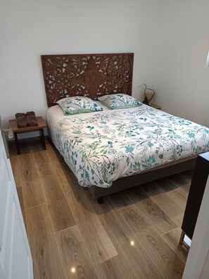 3 bedrooms, in-room safe, desk, travel cot