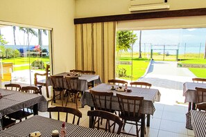 Sudah termasuk sarapan ambil sendiri setiap hari
