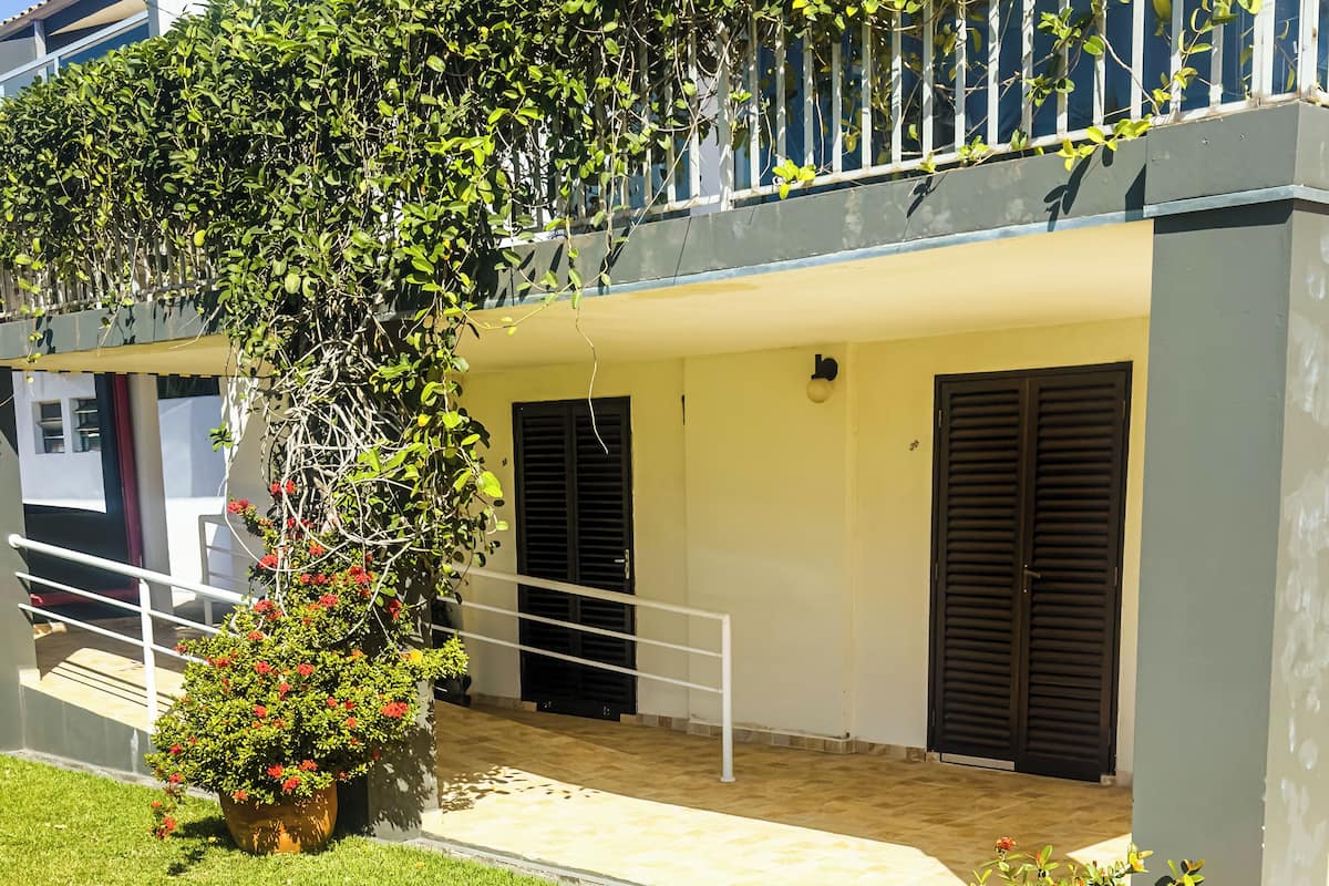 Minibar, free WiFi, bed sheets