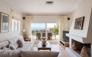 Family Villa, Sea View | Living area | 50-inch Smart TV with satellite channels, fireplace, Netflix