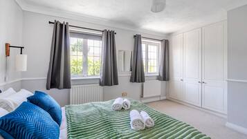 3 bedrooms, iron/ironing board, free WiFi, bed sheets