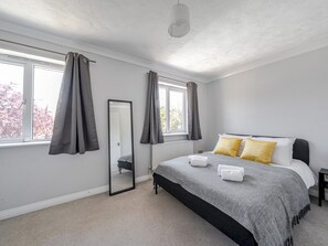 3 bedrooms, iron/ironing board, free WiFi, bed sheets
