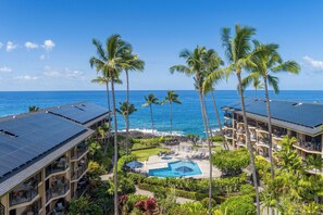 Outdoor pool, a heated pool - Ocean view with Loft (Kailua-Kona)