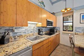 Kühlschrank, Mikrowelle, Herdplatte, Geschirrspüler