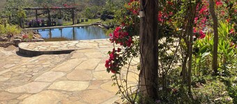 Sítio Água de Trombas Dantas, wonderfully peaceful amidst lush nature.