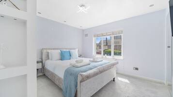 4 bedrooms, free WiFi, bed sheets