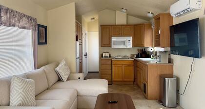 Comfy 1-bedroom mobile home in Hanford near Downtown