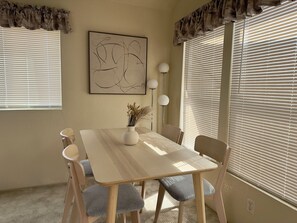 Dining - Comfy 1-bedroom mobile home in Hanford near Downtown (Hanford)