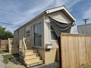 Exterior - Comfy 1-bedroom mobile home in Hanford near Downtown (Hanford)