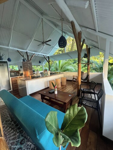 Picturesque 3-bedroom house with WiFi, AC near Cahuita and Puerto Viejo beach