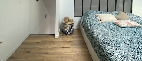 1 chambre, fer et planche à repasser, Wi-Fi, draps fournis