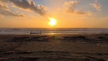 Plage à proximité, chaises longues