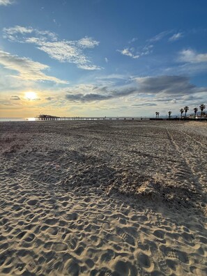 Beach nearby, sun loungers