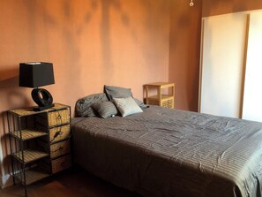 3 chambres, fer et planche à repasser, Wi-Fi, literie fournie