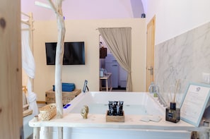 Chambre Double Deluxe | Bain à remous privé