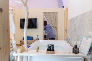 Deluxe Double Room | Private spa tub