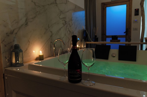 Chambre Double Deluxe | Bain à remous privé
