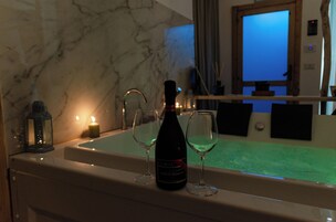 Deluxe Double Room | Private spa tub