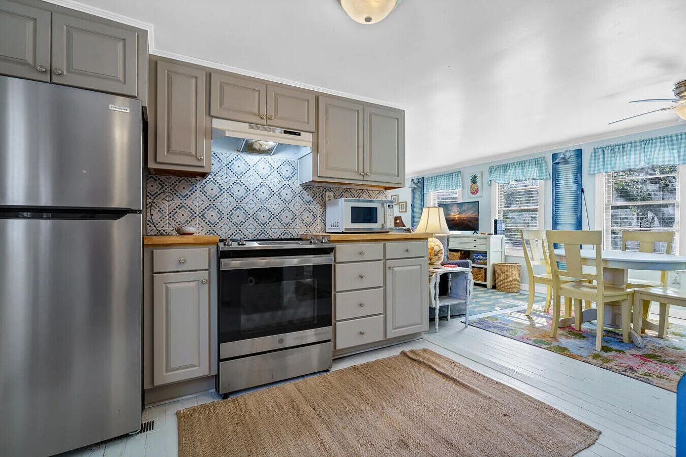 雪櫃、微波爐、焗爐、爐具