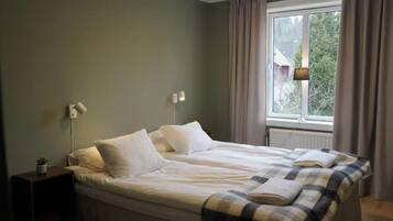 6 bedrooms, WiFi, bed sheets