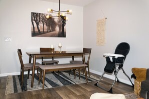 Dining - 3-bedroom condo near Disney World (Kissimmee)