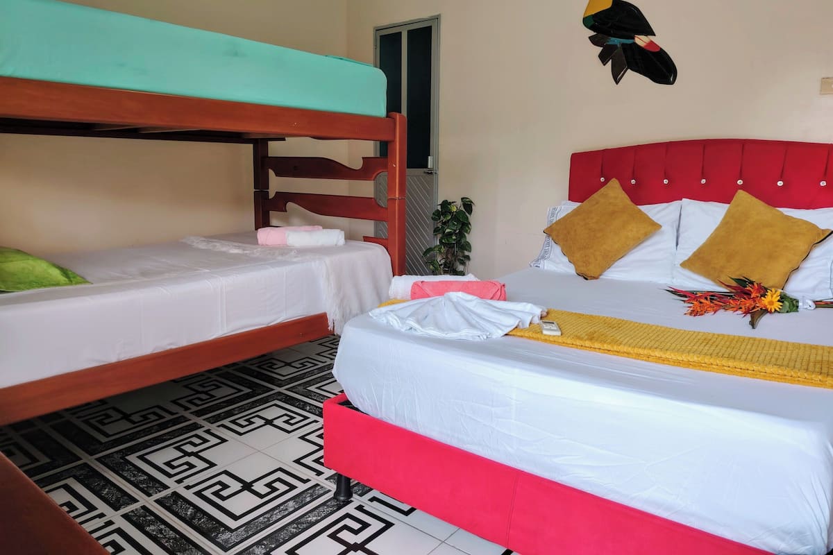 Economy-Vierbettzimmer, Veranda, Poolblick