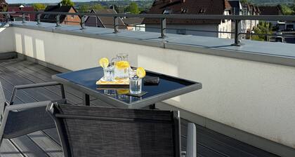 Stylish 135 sqm penthouse with air conditioning. Cologne/Bonn airport 15 minutes away
