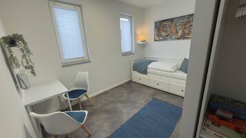 3 Schlafzimmer, Zimmersafe, Schreibtisch, Bügeleisen/Bügelbrett