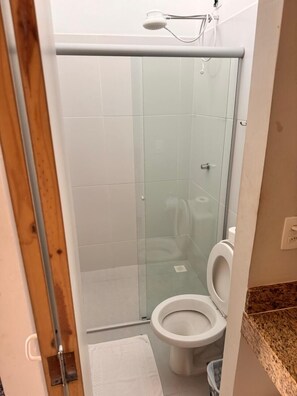 Traditional Triple Room | Bathroom