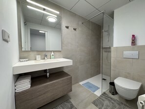 Shower, towels