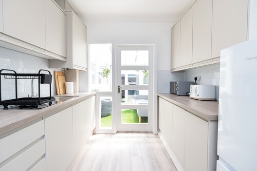 Open Mind Property - Hot Tub, 14 Guests & Free Parking