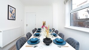 Dining - Open Mind Property- Hot tub, 4 Bedroom & 6 Guests (Portsmouth)