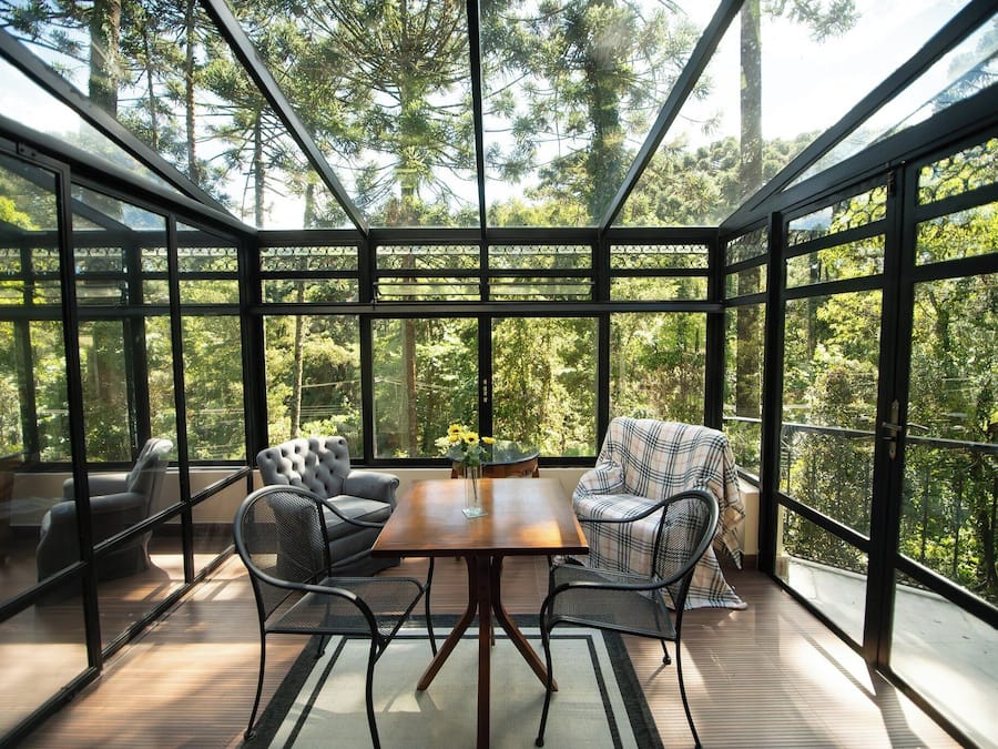 Quarto premium, 1 cama King, varanda coberta | Vista para o jardim