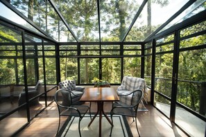 Premium-Zimmer, 1 King-Bett, Veranda | Blick auf den Garten