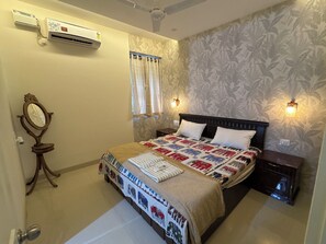 2 chambres, fer et planche à repasser, Wi-Fi, draps fournis