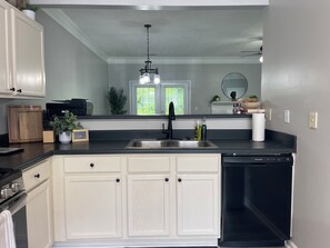 Mikrowelle, Ofen, Herdplatte, Geschirrspüler