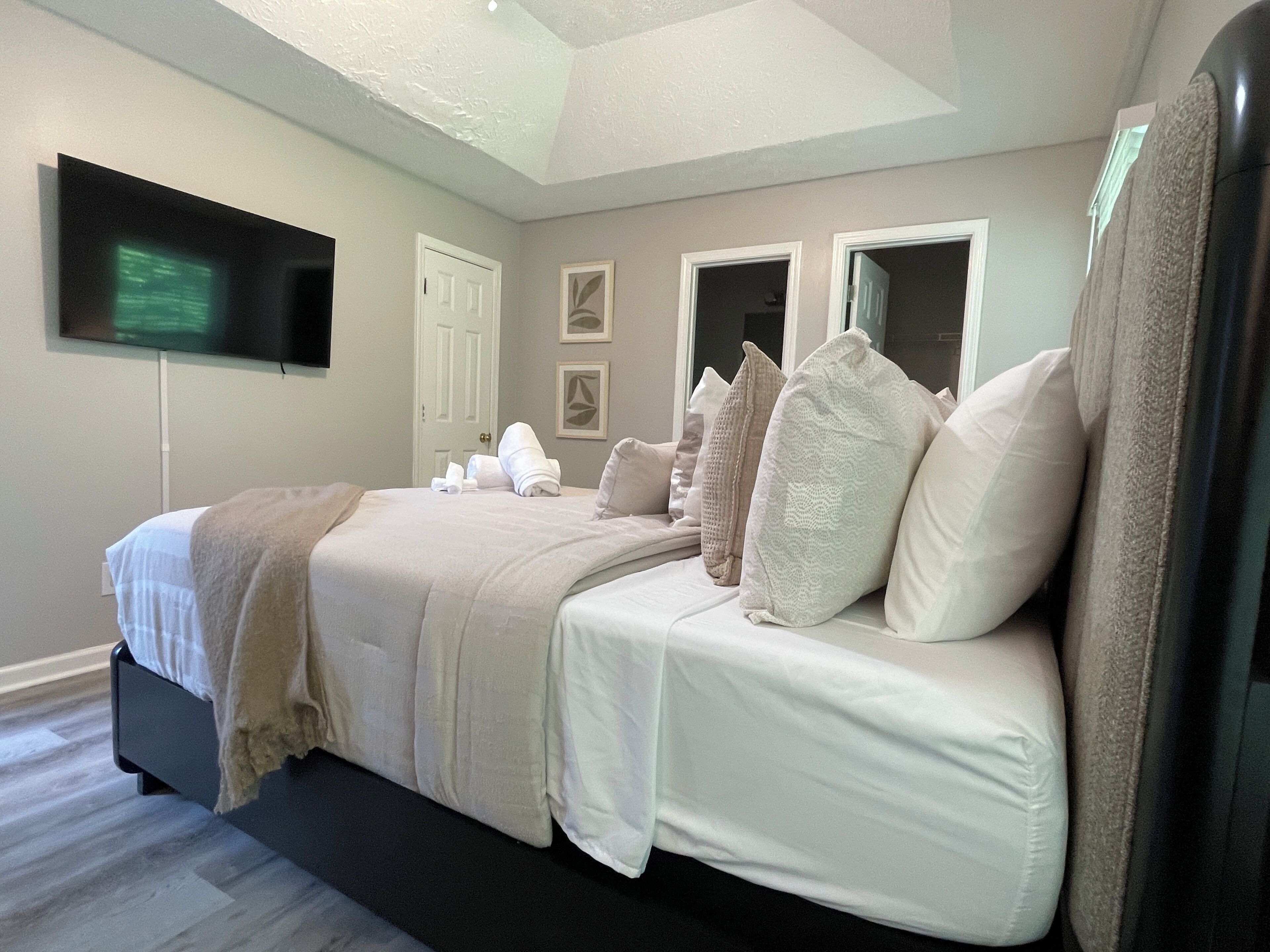 2 habitaciones, tabla de planchar con plancha, wifi y ropa de cama 