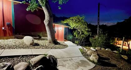 Spacious and unique Studio suite in enchanting Three Rivers with WiFi, AC