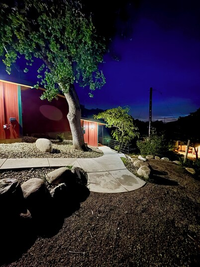 Spacious and unique Studio suite in  enchanting Three Rivers with WiFi, AC