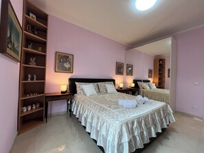 3 bedrooms, in-room safe, iron/ironing board, free WiFi - Casa Rafia in the heart of Bergamo (Bergamo)