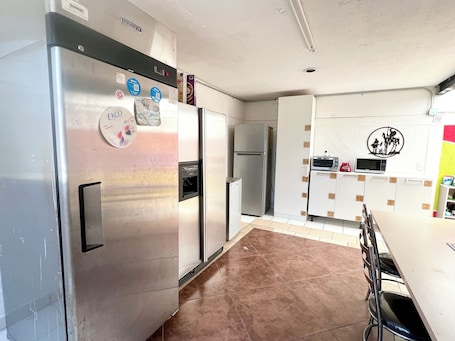 Microwave, stovetop, cookware/dishes/utensils