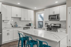 Mikrovågsugn, ugn, spishäll och diskmaskin