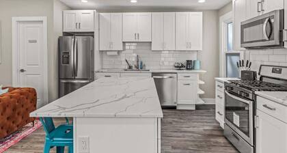 Colorful King Bed Apt | Large Kitchen | Game Room